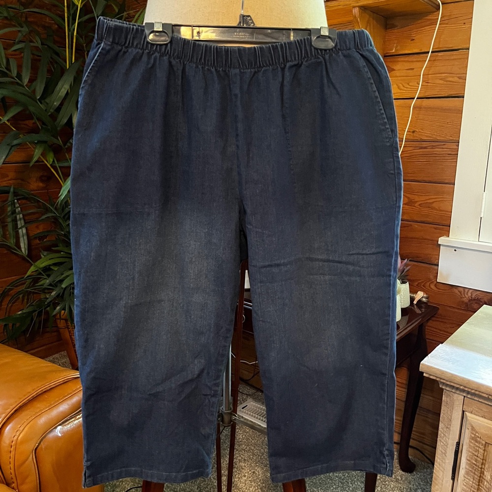 Woman Within 24W(36”W x 52”H x 20”L)Dark Blue Denim Pull-On Capris